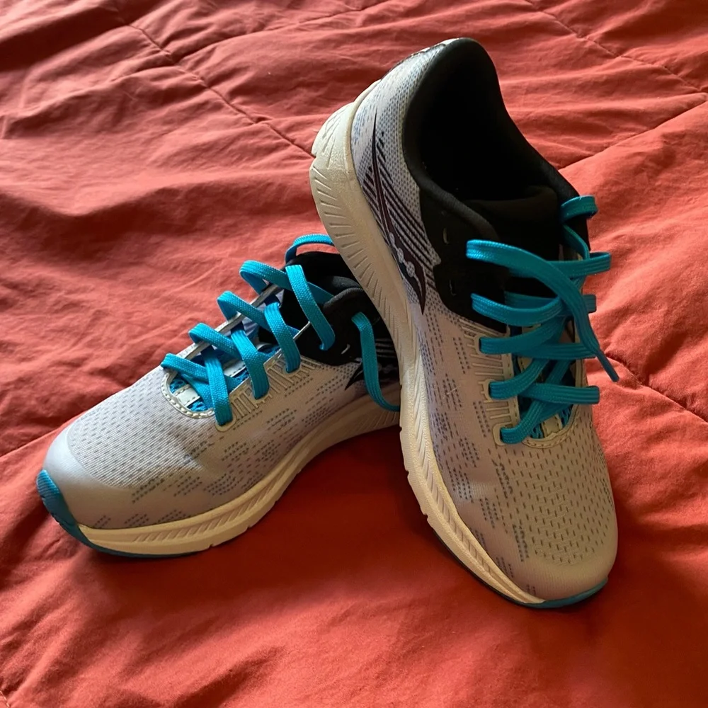 NWT Kids’ Saucony Guide 14 Running Shoes - Boys | Girls - Picture 2 of 10